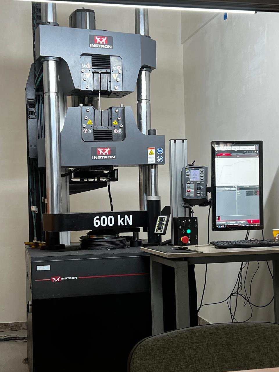 600 kN tensile testing machine