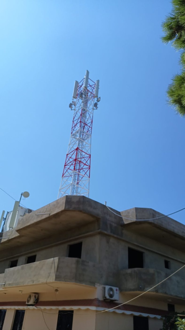 Rooftop lattice tower installation, Lebanon